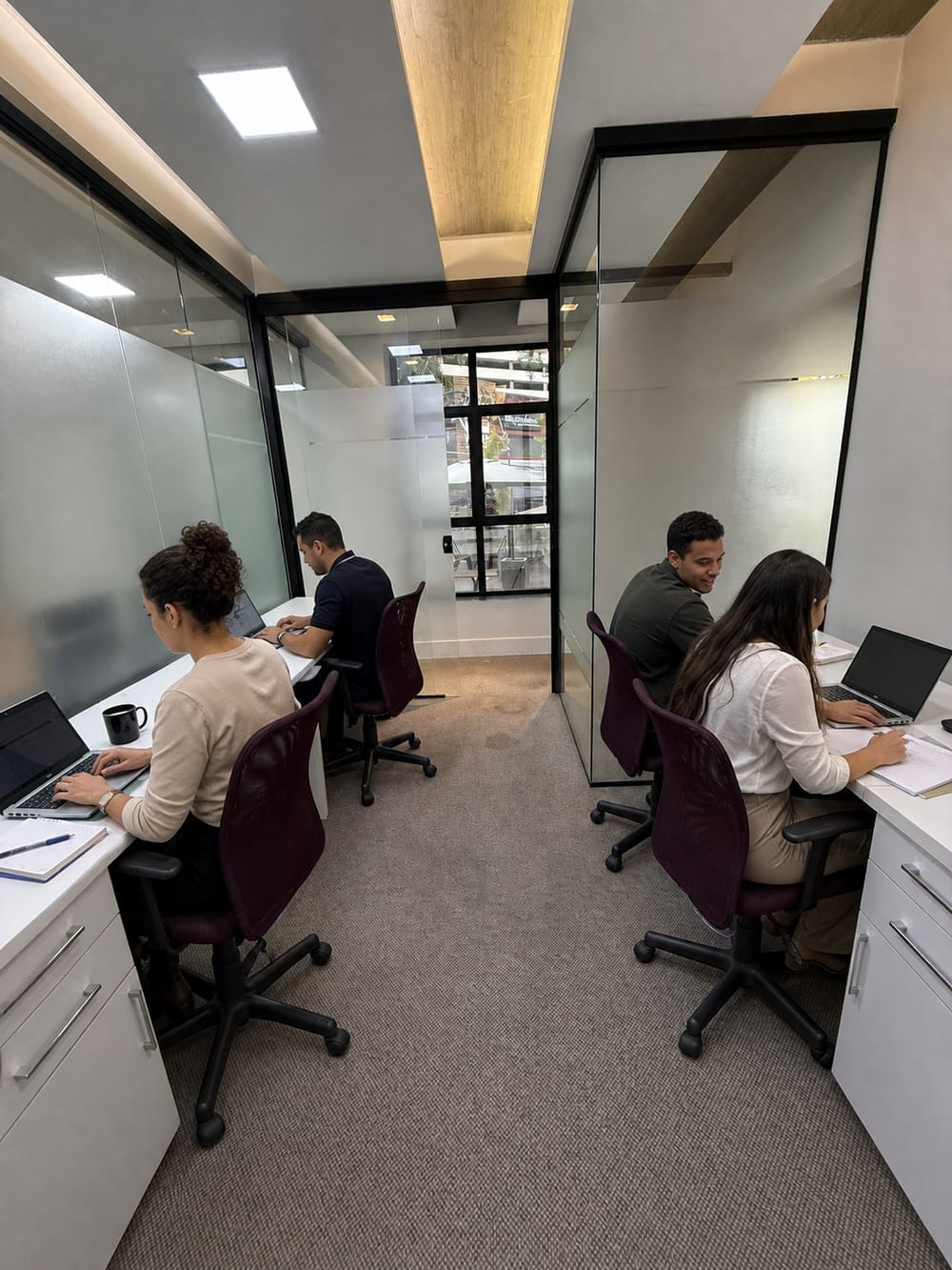 Bastidores da rotina de trabalho da equipe Reduza Tributos